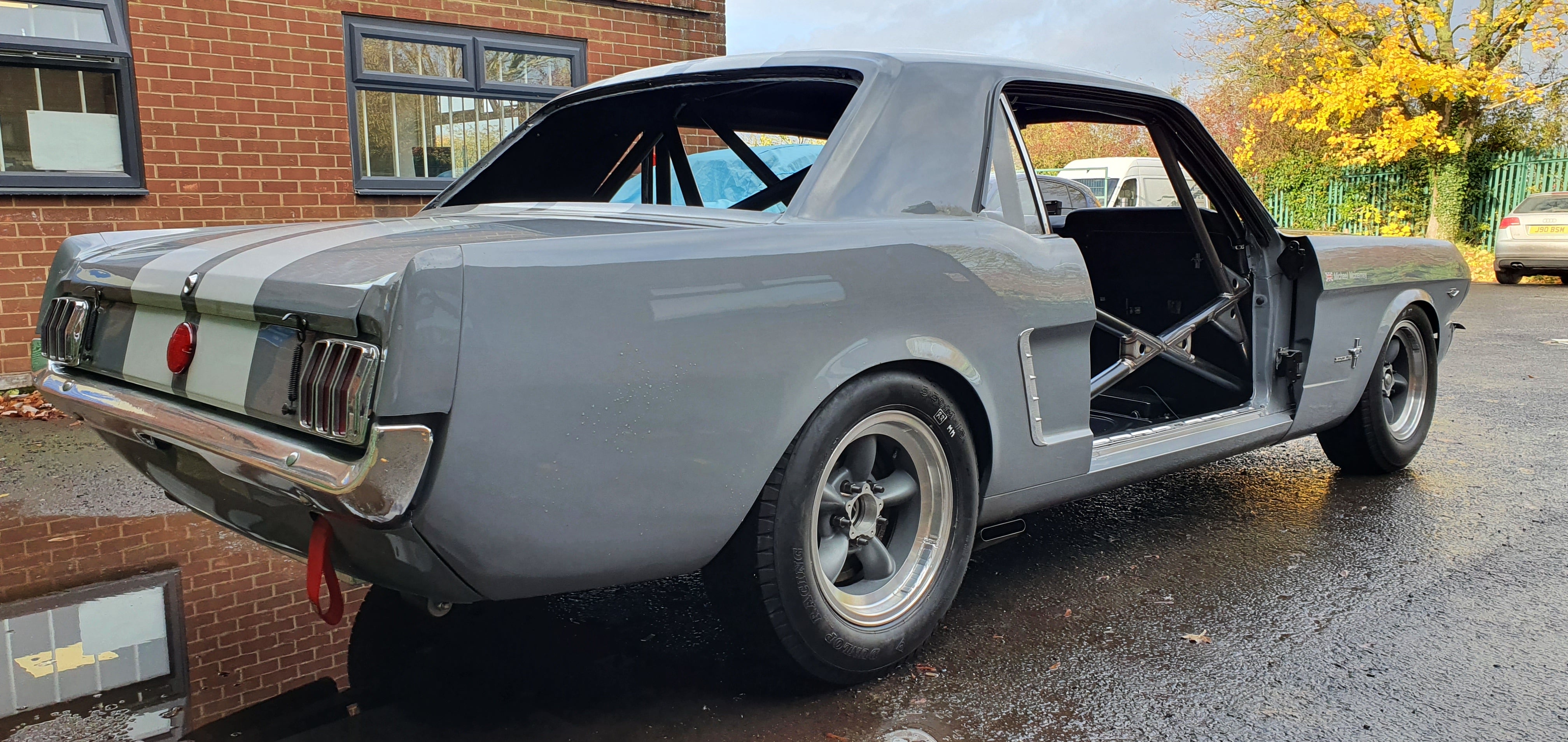 FORD Mustang Notchback T45 roll cage kit. FIA Certificated