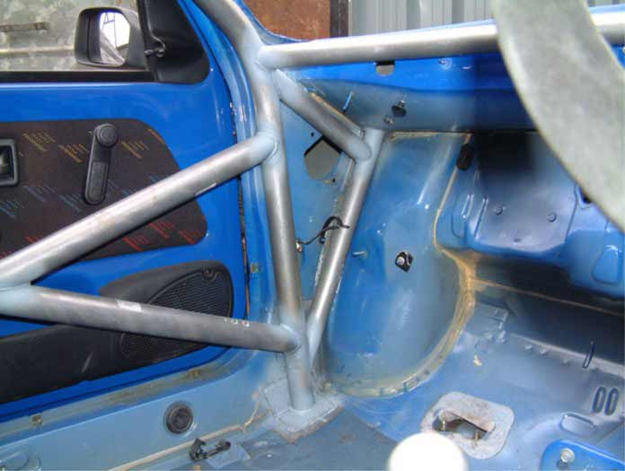 CITROEN Saxo International Multipoint T45 roll cage kit. Certifié FIA / MSUK