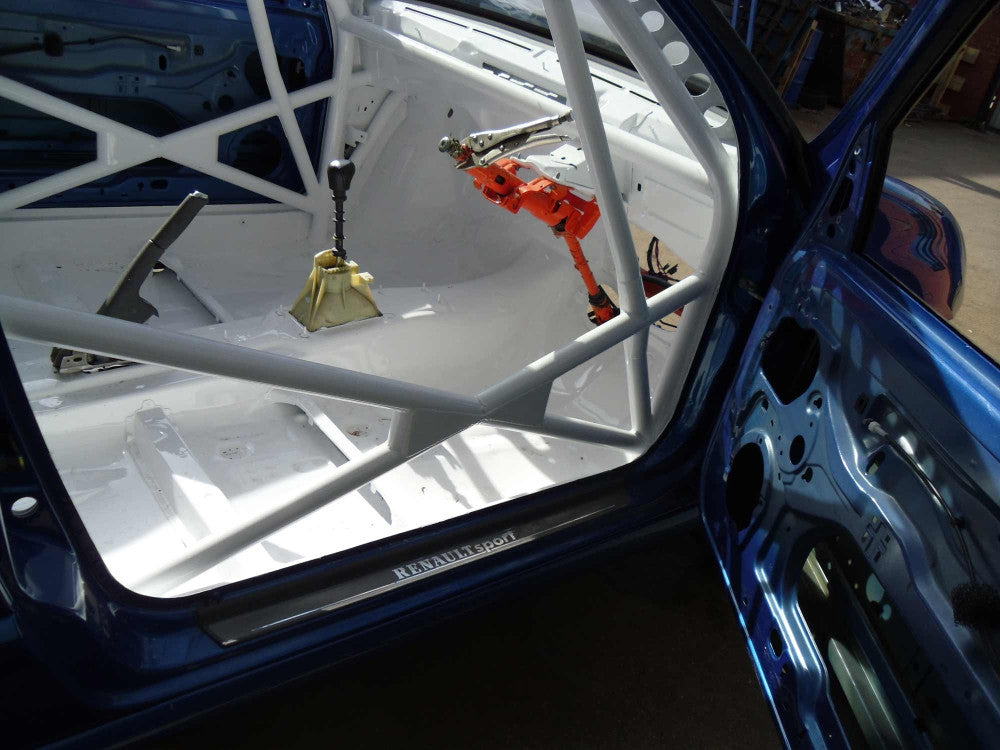 RENAULT Clio MK2 International Multipoint T45 roll cage kit. FIA Certificated